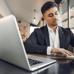 Preciso largar o emprego para fazer intercâmbio? 6 caminhos para quem já trabalha