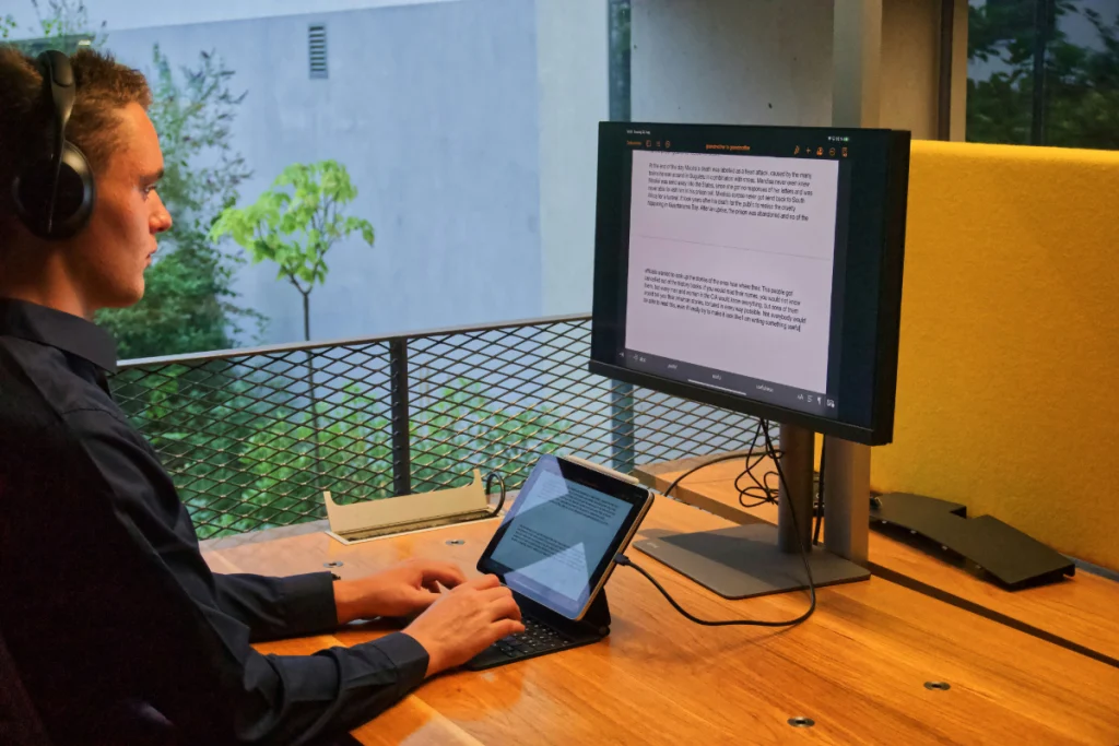 Como funciona estudar e trabalhar no exterior? | GUIA
